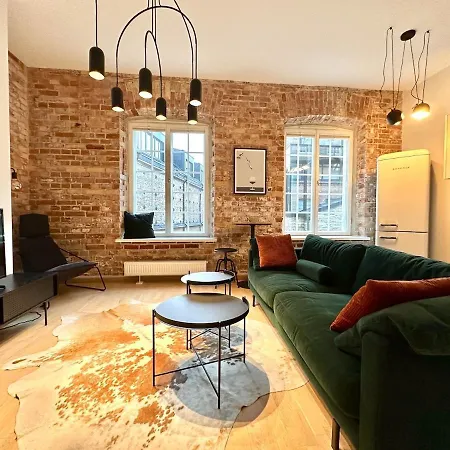 Modern Loft In Center