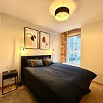 Modern Loft In Center Daire
