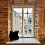 Modern Loft In Center